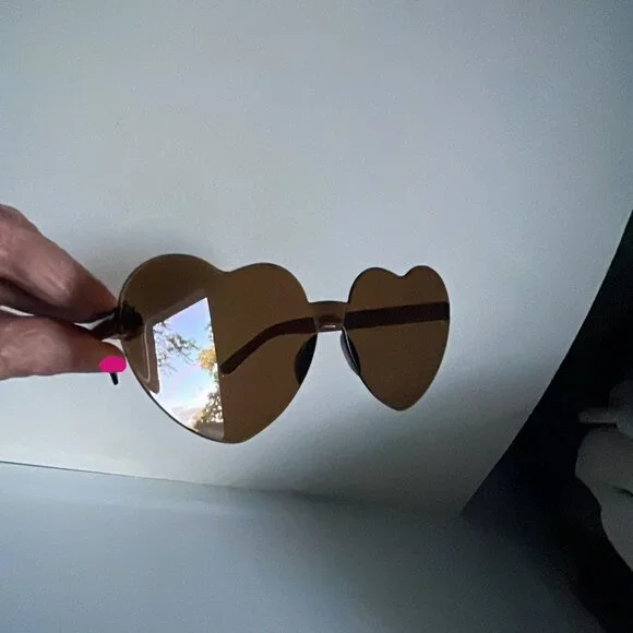 *♪ Heart shaped sunglasses Brown - 2 pair Bundle - Brand New! *♪ - Picture 7 of 15